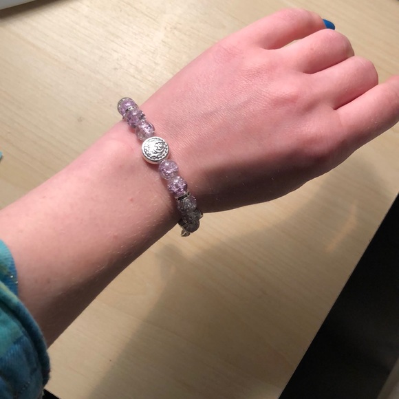 🌸Handmade Bracelet w/ feather charm - Picture 4 of 5